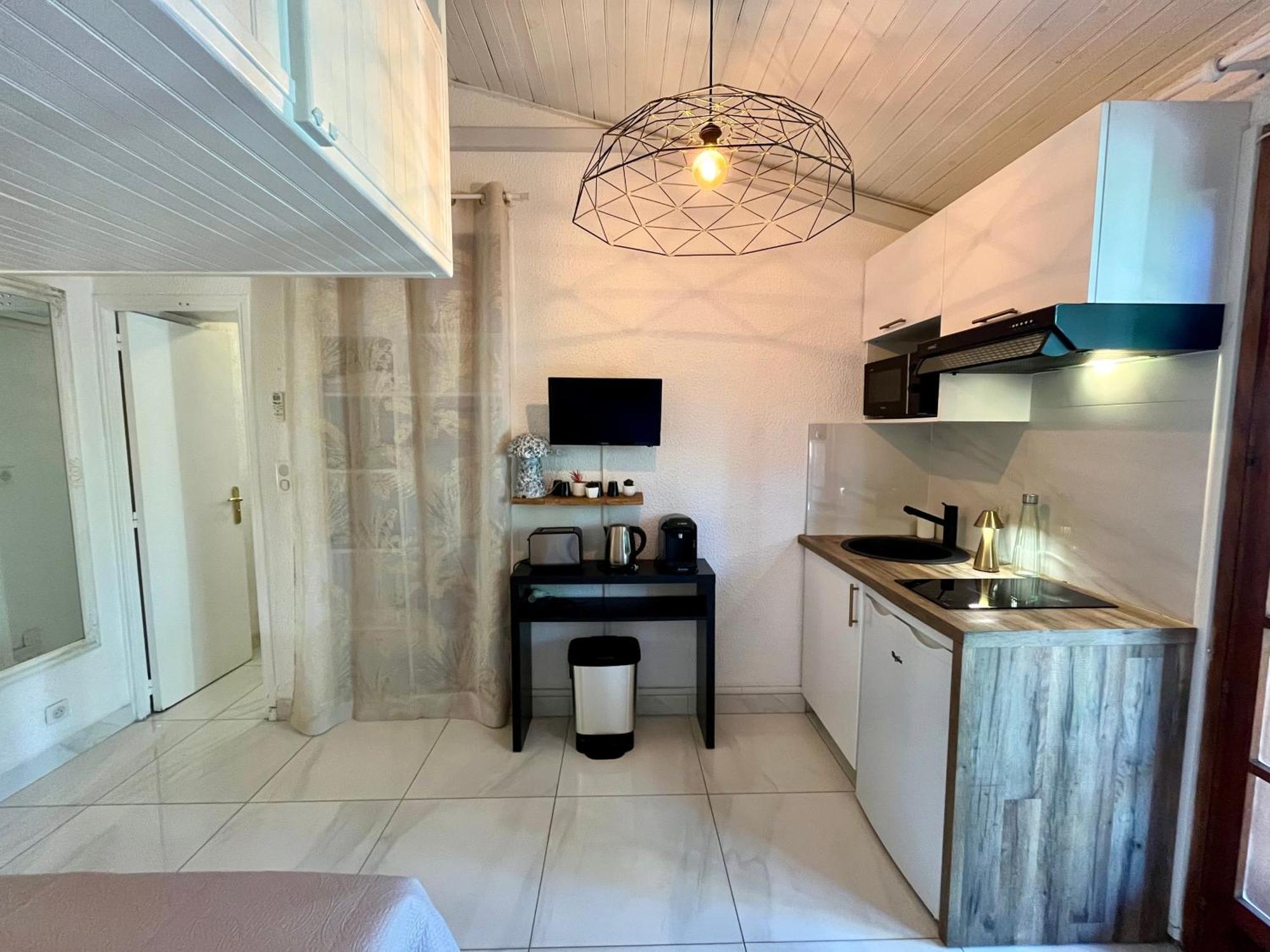 Joli Studio Maisonnette A 100M De La Plage ポルティシオ エクステリア 写真